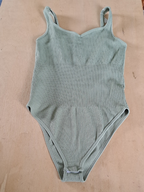 OQQ Tops - OQQ V-Neck Sleeveless Ribbed Seamless Stretch Fitted Bodysuit Cream Sz L